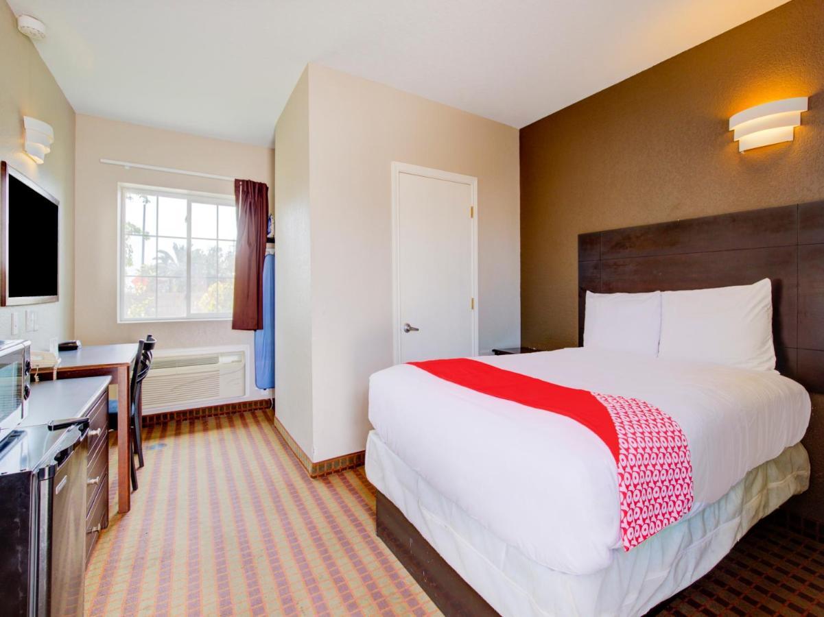 Hotel Dilley Grand 外观 照片