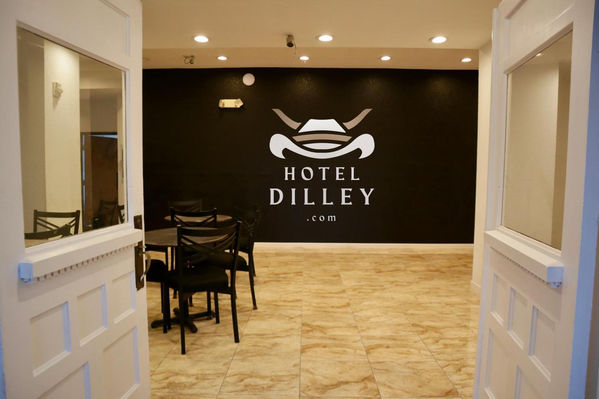 Hotel Dilley Grand 外观 照片