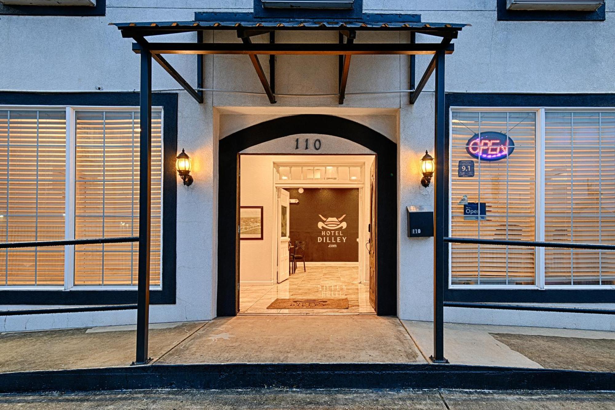 Hotel Dilley Grand 外观 照片