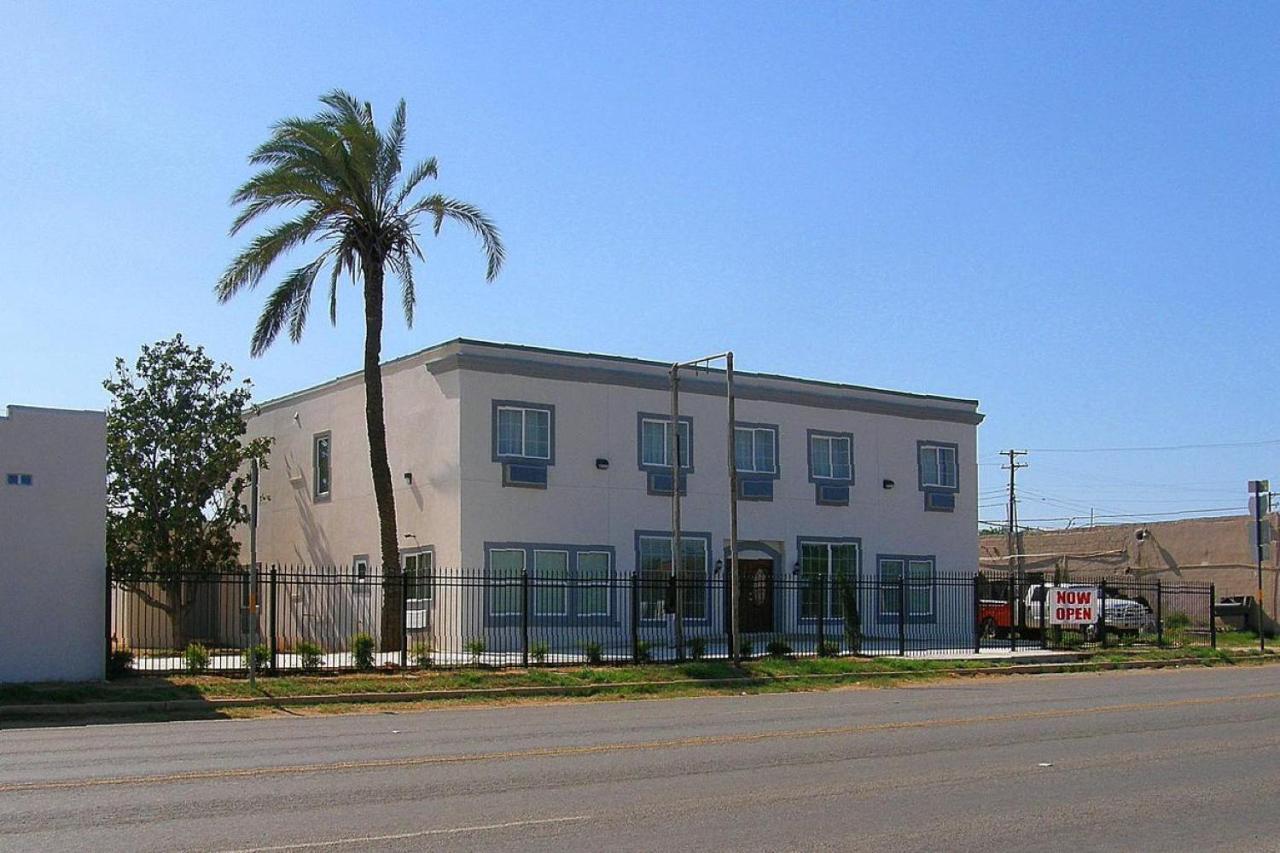 Hotel Dilley Grand 外观 照片
